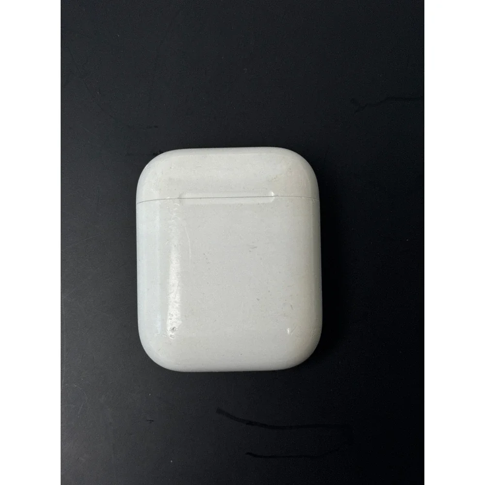 Apple AirPods 1st Gen Wireless Headphones with Charging Case White FOR PARTS